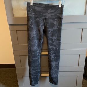 Wunder Under HR train camo 25in
